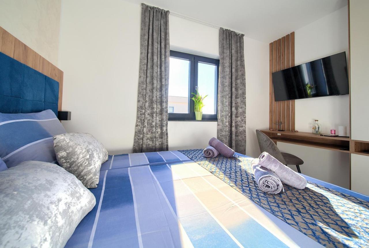Apartamento Penthouse Rosa Malinska Exterior foto
